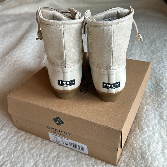 NIB Sperry Saltwater Boot - Picture 2 of 4